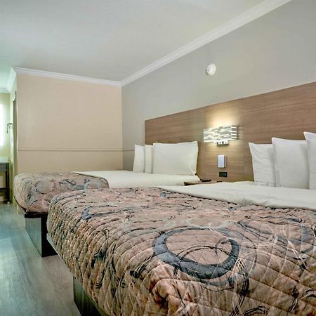 Family Garden Inn & Suites Laredo Esterno foto
