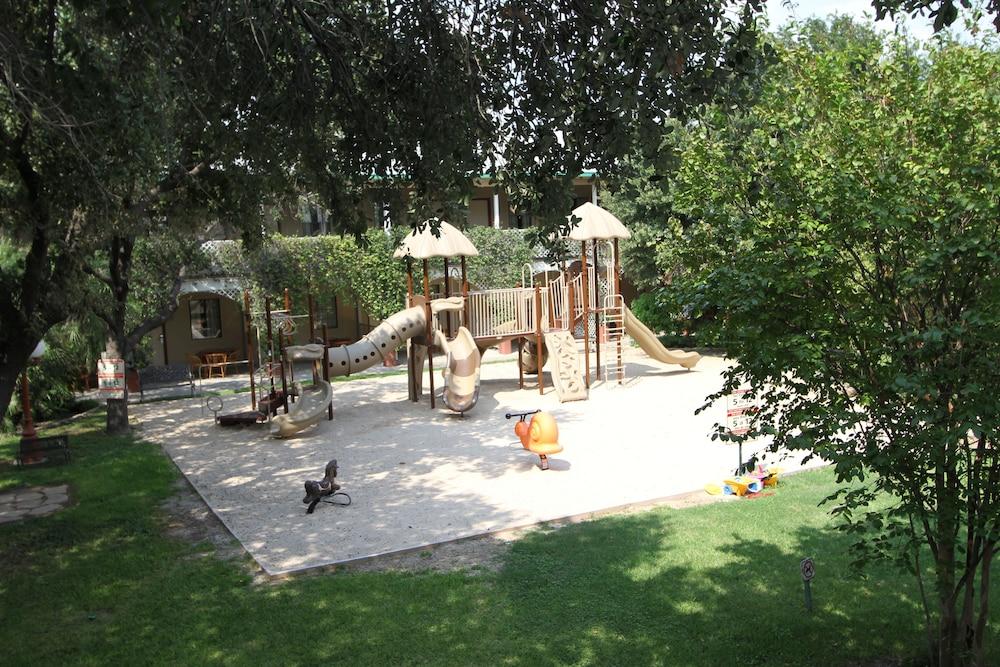 Family Garden Inn & Suites Laredo Esterno foto