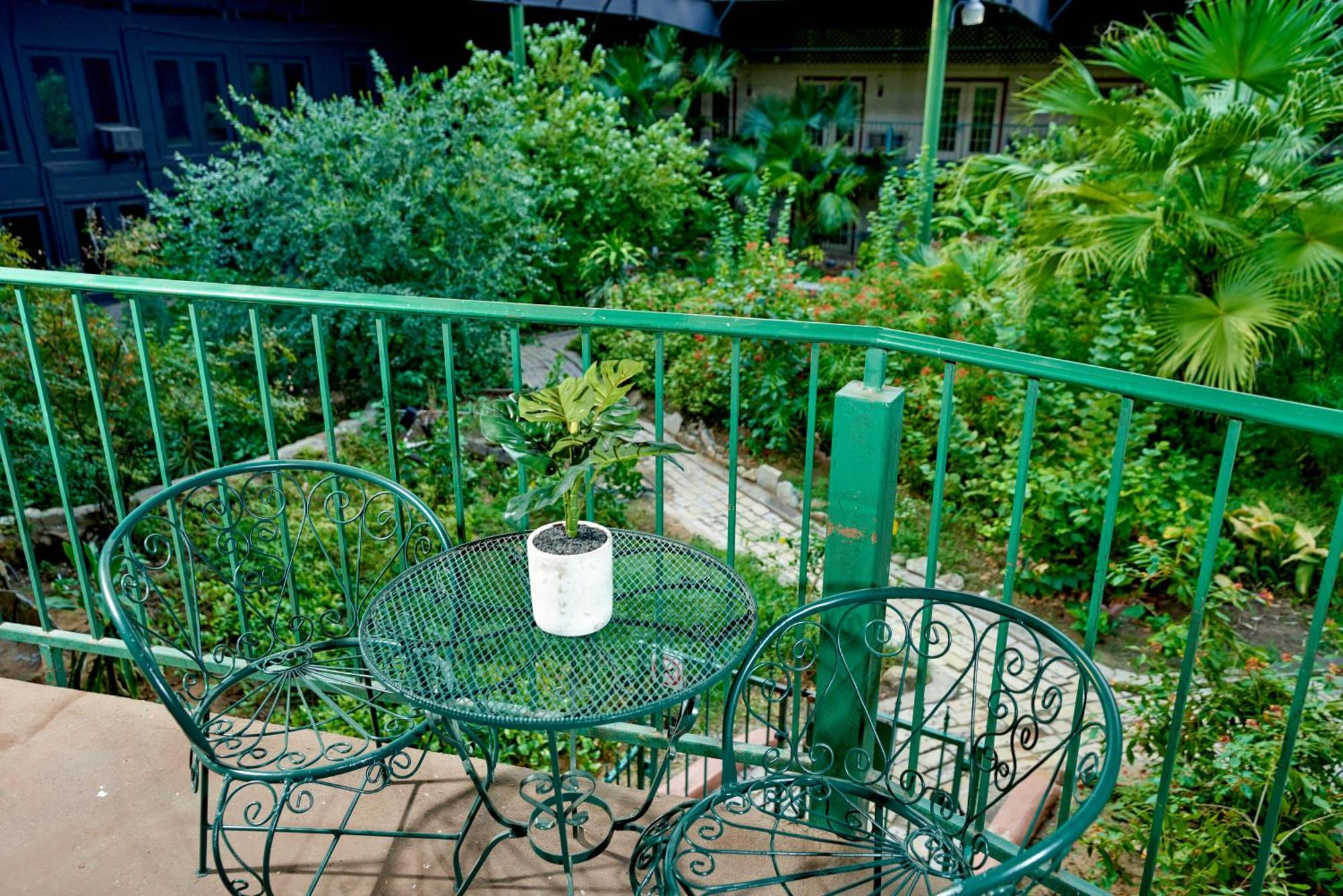 Family Garden Inn & Suites Laredo Esterno foto