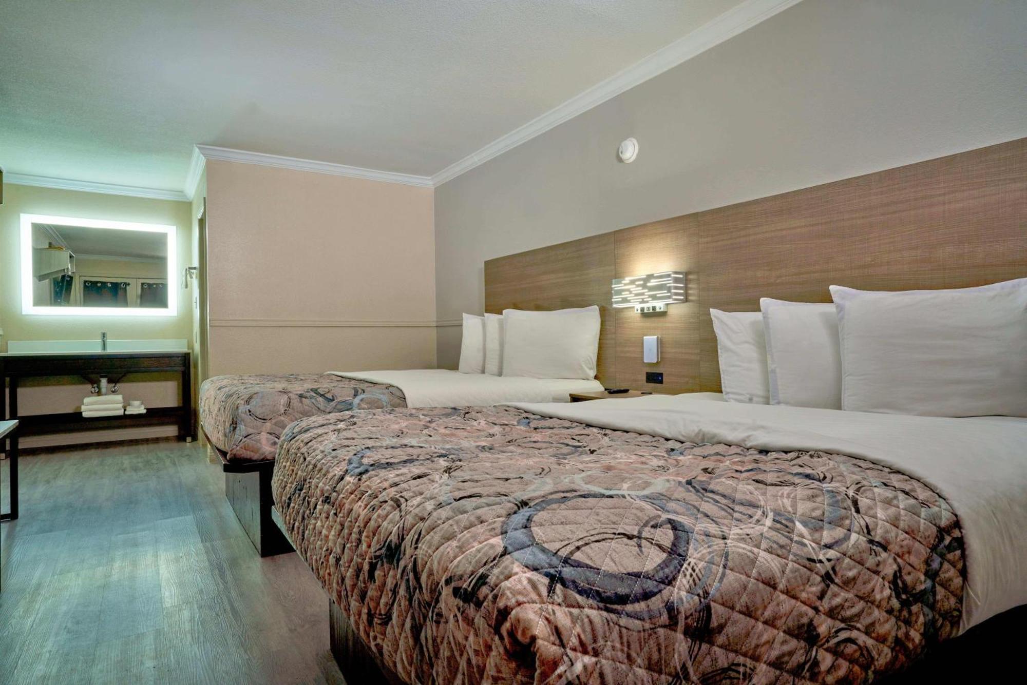 Family Garden Inn & Suites Laredo Esterno foto