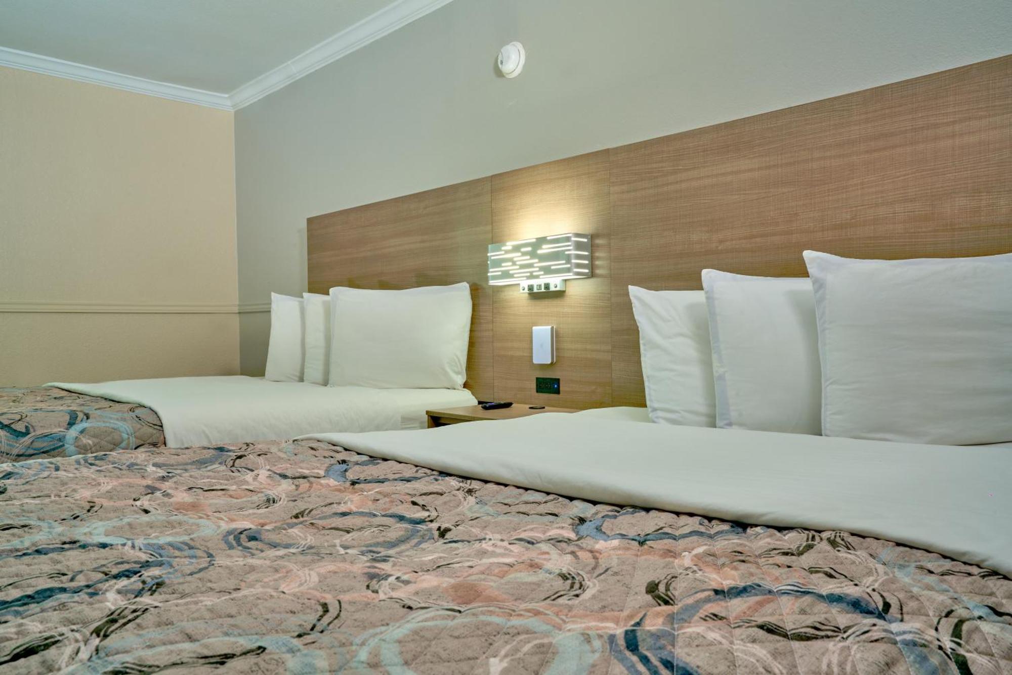 Family Garden Inn & Suites Laredo Esterno foto